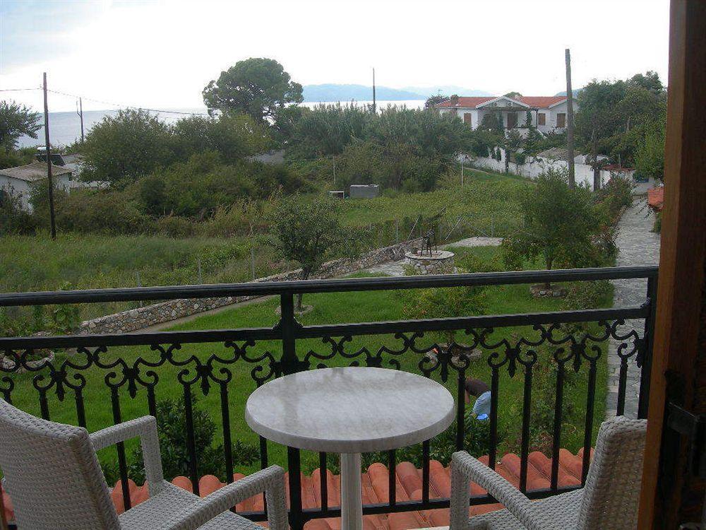 Vontzos Hotel Achladies  Exterior photo