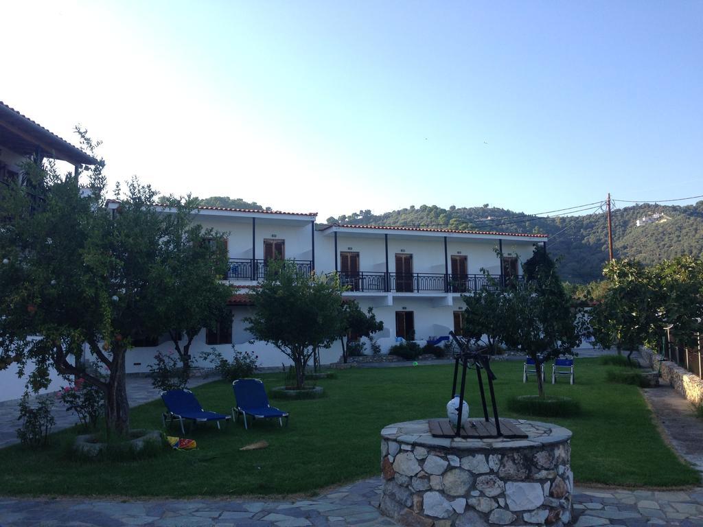 Vontzos Hotel Achladies  Exterior photo