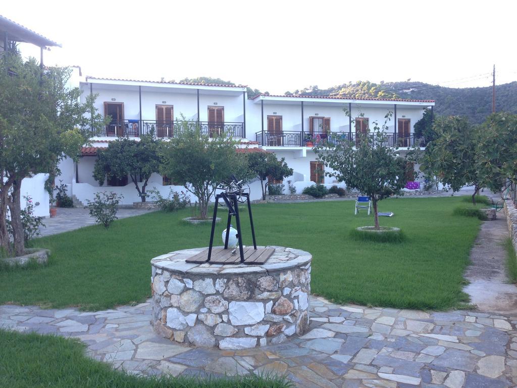 Vontzos Hotel Achladies  Exterior photo