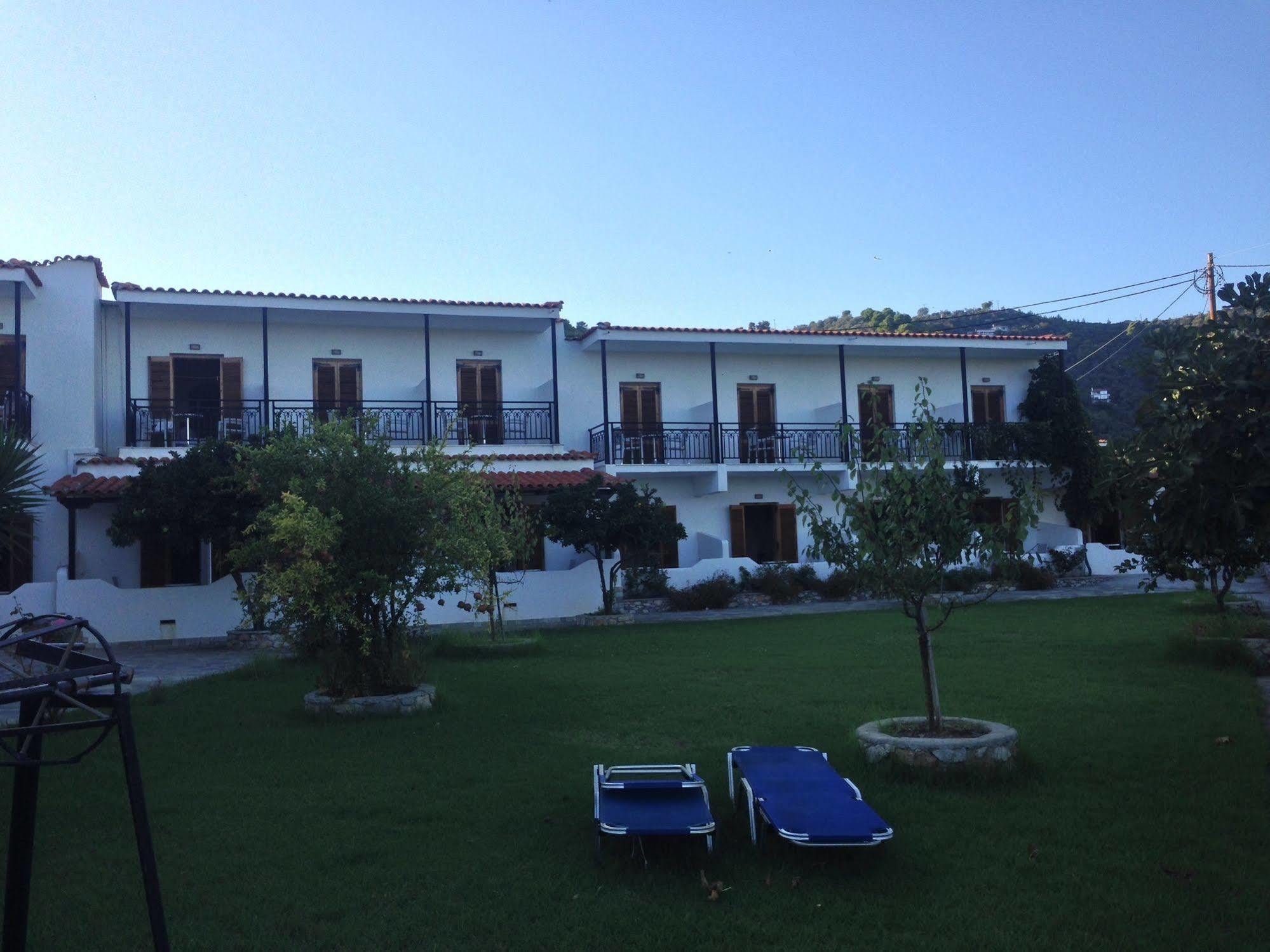 Vontzos Hotel Achladies  Exterior photo