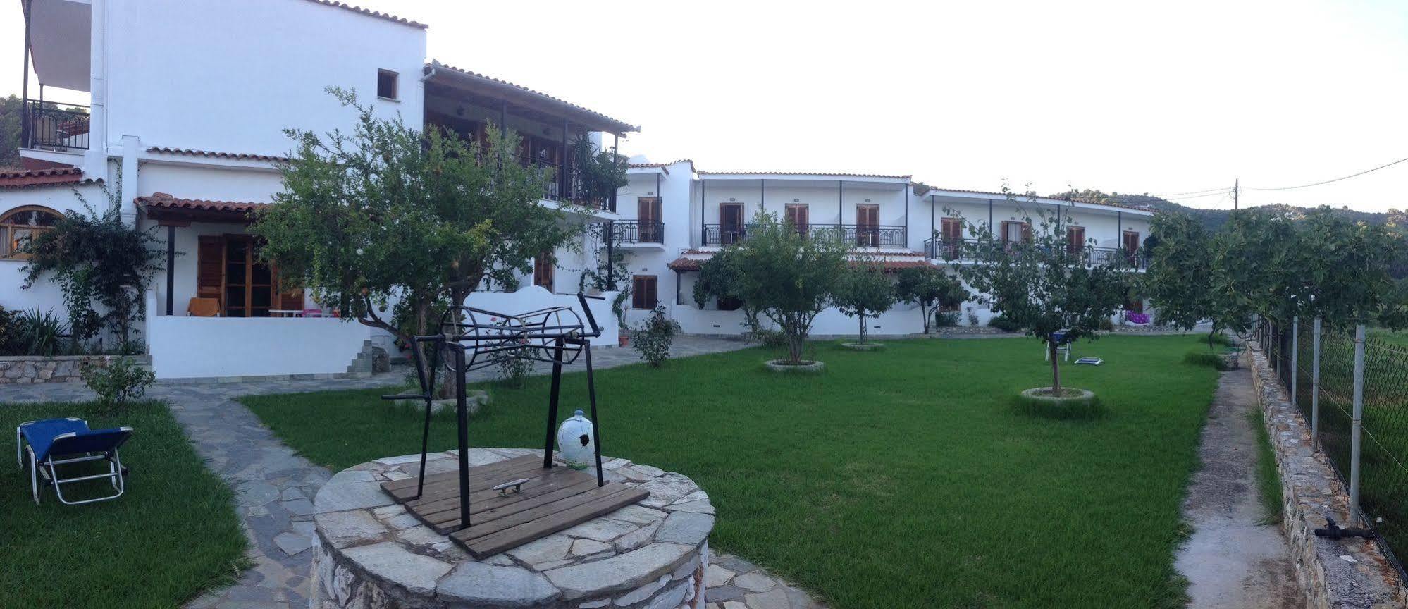 Vontzos Hotel Achladies  Exterior photo
