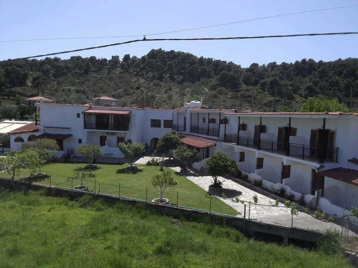 Vontzos Hotel Achladies  Exterior photo
